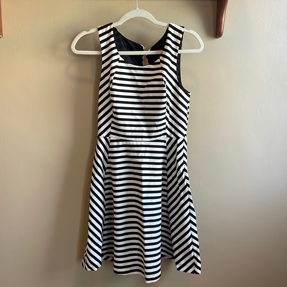 EXPRESS DRESS